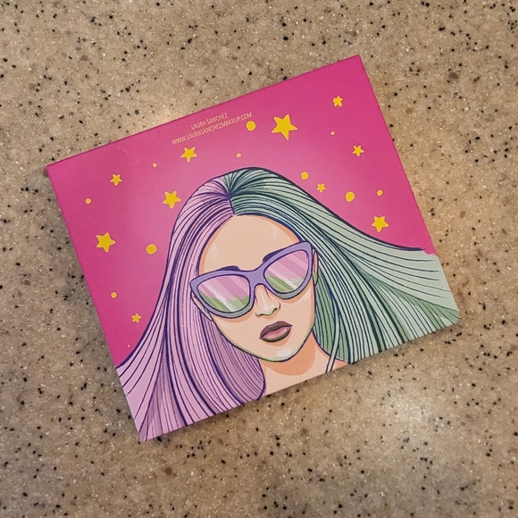 Moods Eyeshadow Makeup Palette with Free Mini - Picture 3 of 7